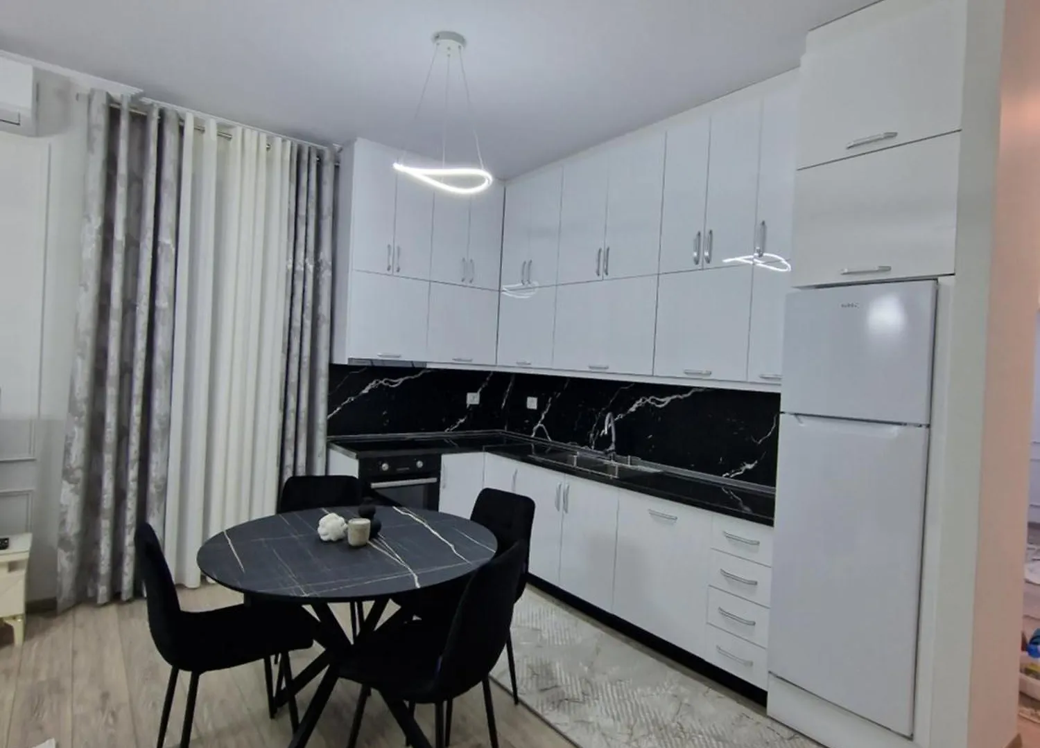 Harmony Apartment Blloku Tiran 0*,  Arnavutluk